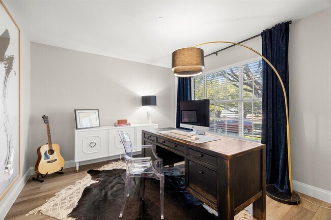 Foto del edificio - 1506 Woodstone S