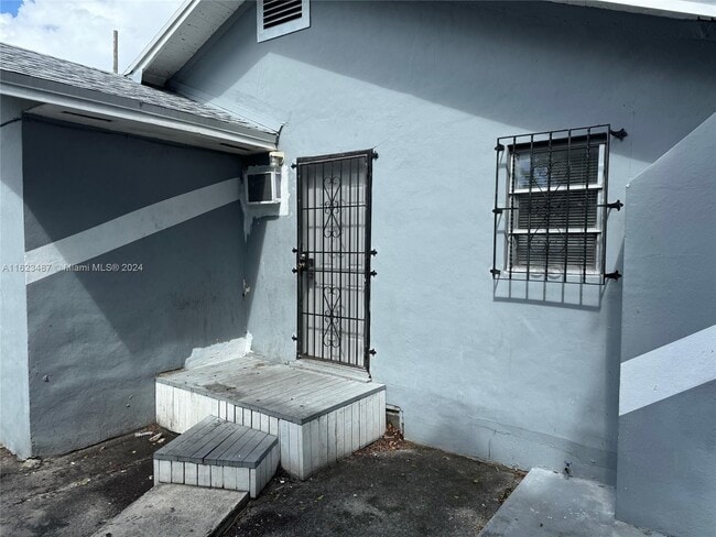 Foto del edificio - 1121 NW 40th St