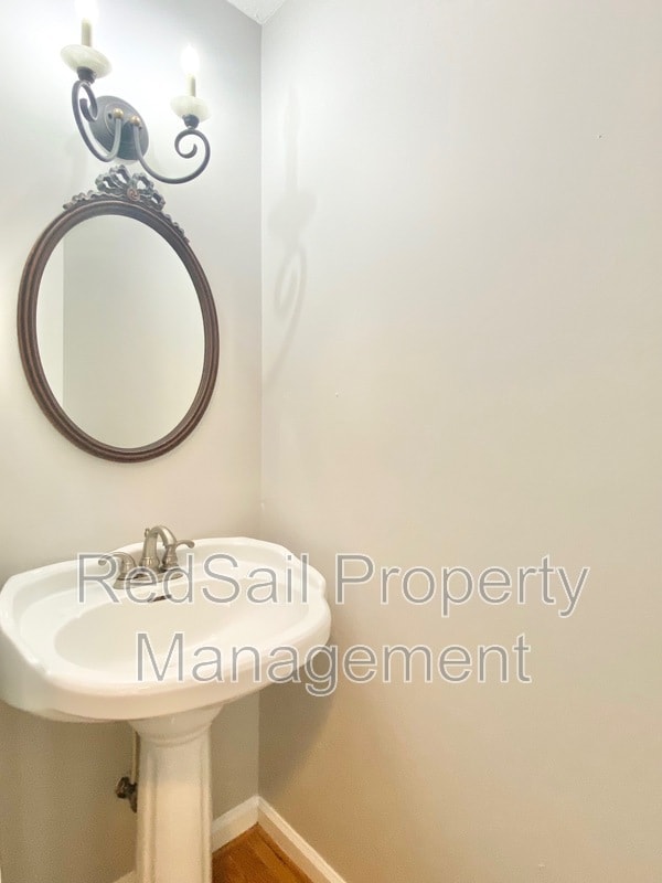 Building Photo - 102 Thunderbird Ln