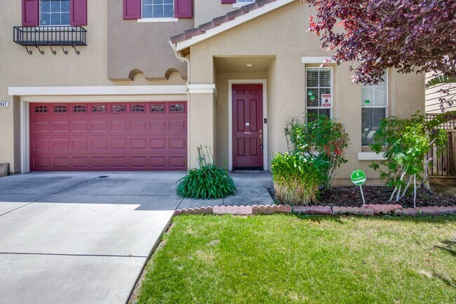 Foto del edificio - Spacious 4-Bedroom Home on Private Cul-De-...