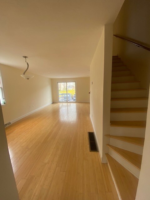 Sala de estar - 37 Colonel Bell Dr