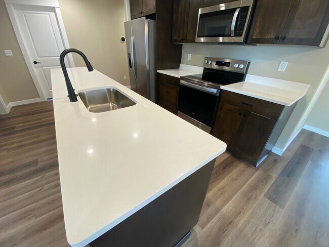 Building Photo - ~Brand New House in Oakland~