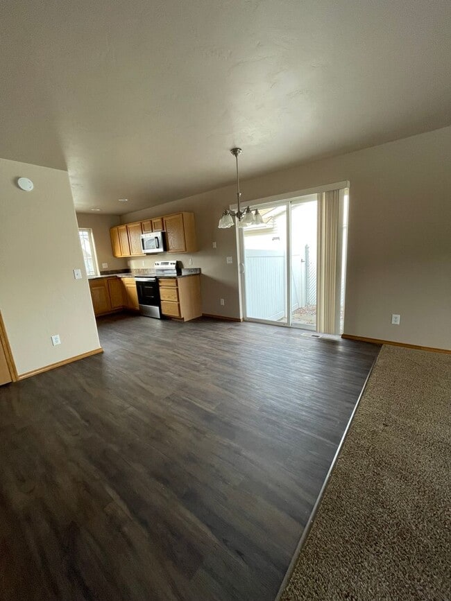 Building Photo - Freshly Renovated 3 Bedroom 2 Bath Townhome