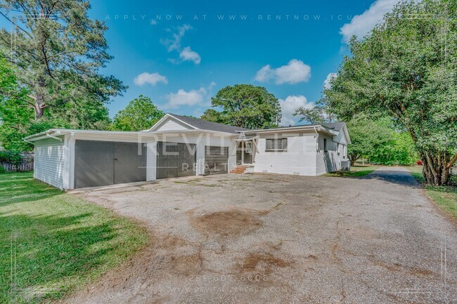 Foto del edificio - 3 Bed 2 Bath Gem in Midtown Mobile!!