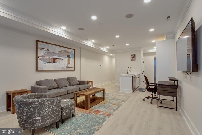 Foto del edificio - 3554 13th St NW