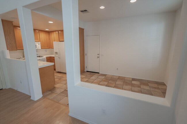 Foto del edificio - COMING SOON! Beautiful 3-Bedroom Corner-Lot Condo in the Palisades of Stevenson Ranch!