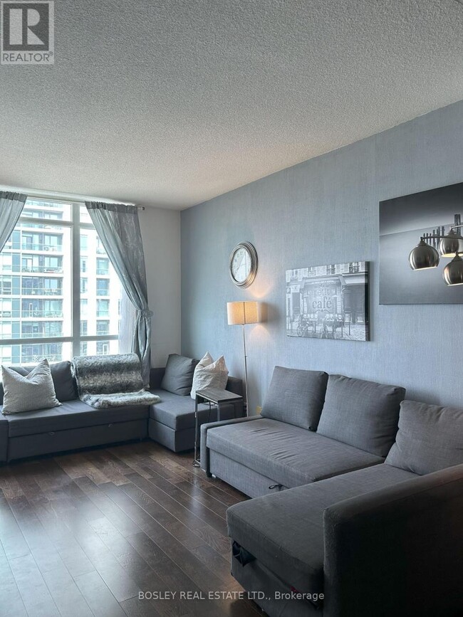 Building Photo - 215-2215 Fort York Blvd