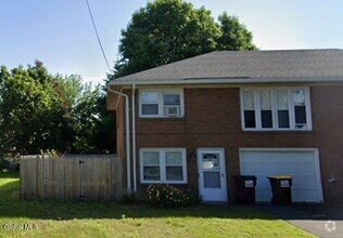 Building Photo - 4 Bayberry Dr