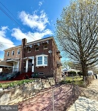 Building Photo - 324 S 27th St