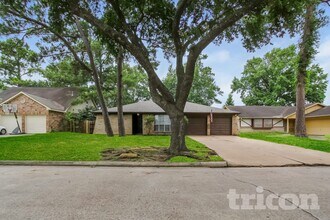 Building Photo - 7118 Foxway Ln