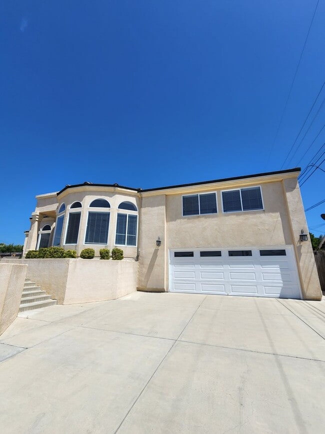 Building Photo - 830 N 6th St