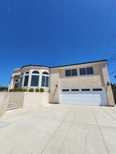 Building Photo - 830 N 6th St