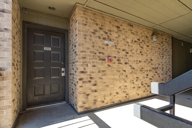 Foto del edificio - 8888 Tallwood Dr