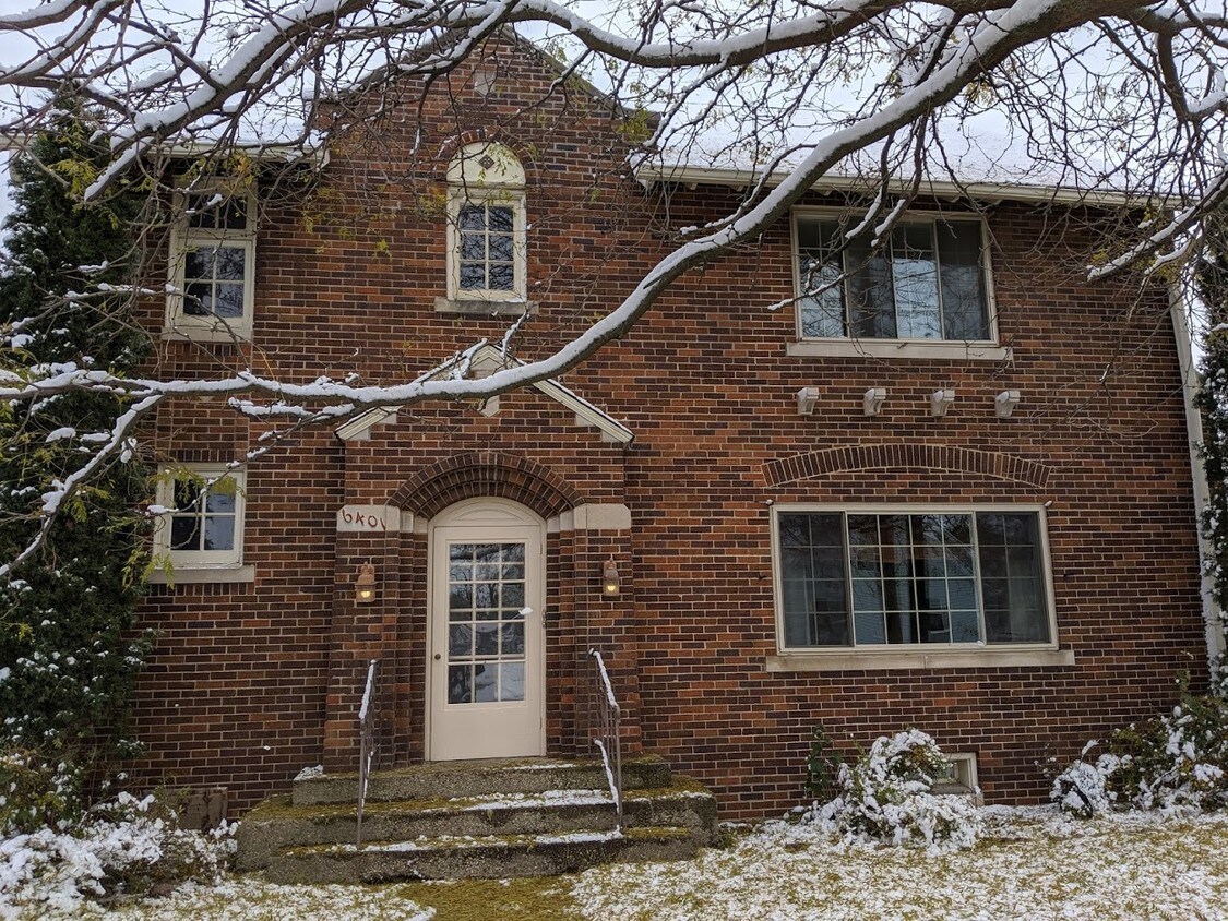 Building - 6401 8th Ave