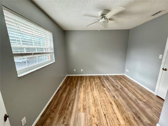 Foto del edificio - 3045 Aaron Burr Ave