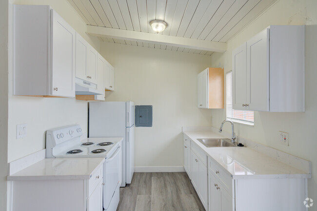 Kitchen - Unit 1 - Manchester Apartments