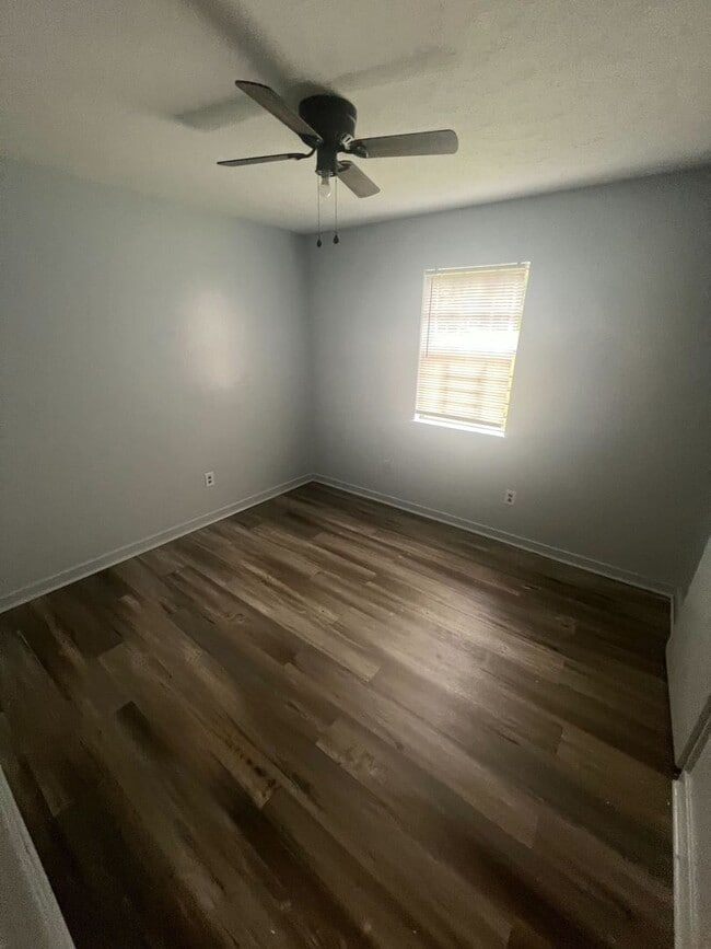 Building Photo - 2107 Thousand Oaks Dr