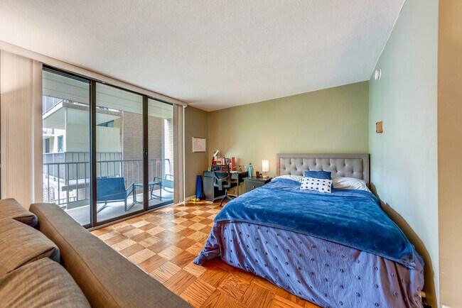 Space for working or studying from home - 2201 L St NW