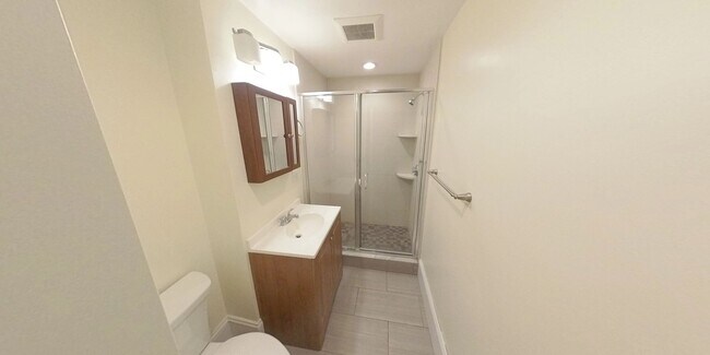 Foto del edificio - Charming 4 Bedroom-No Broker Fee