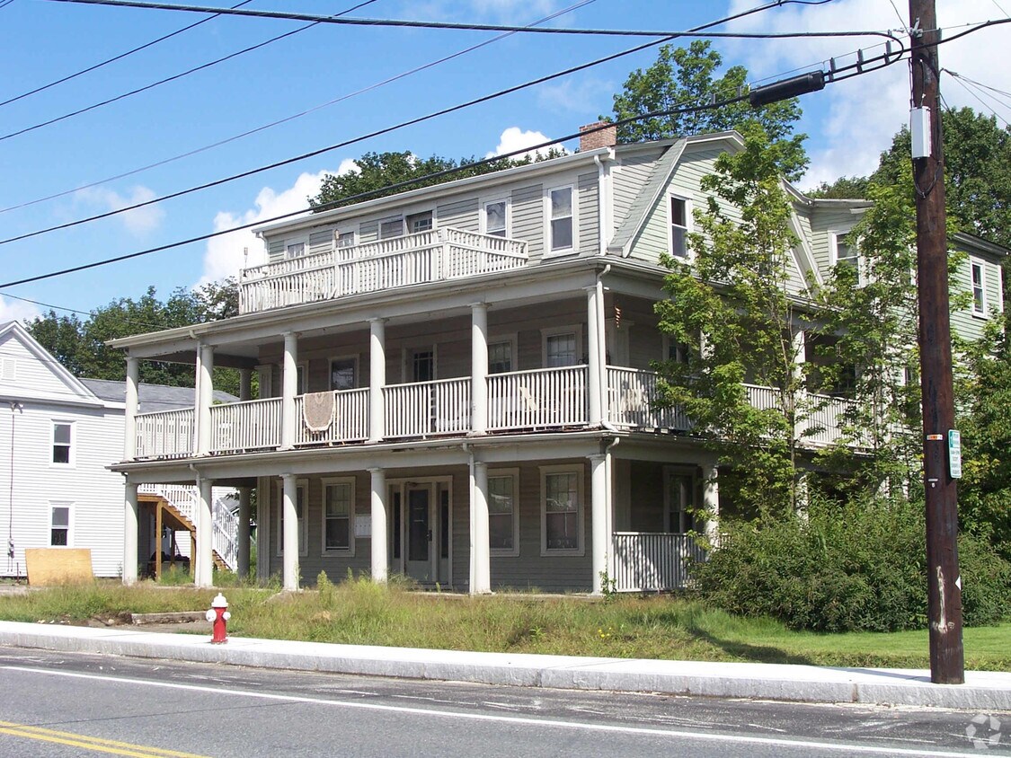 Building Photo - 18 Cocasset St