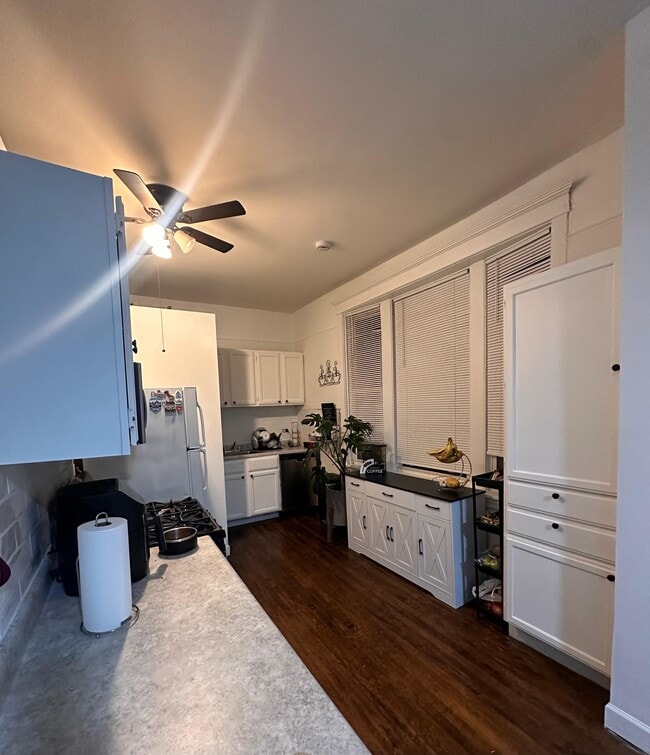Kitchen - 3706 W Roscoe St