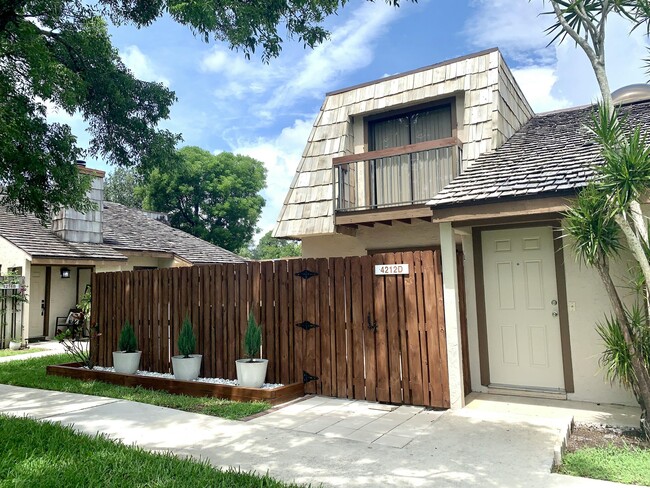 Building Photo - 4212 Palm Bay Cir