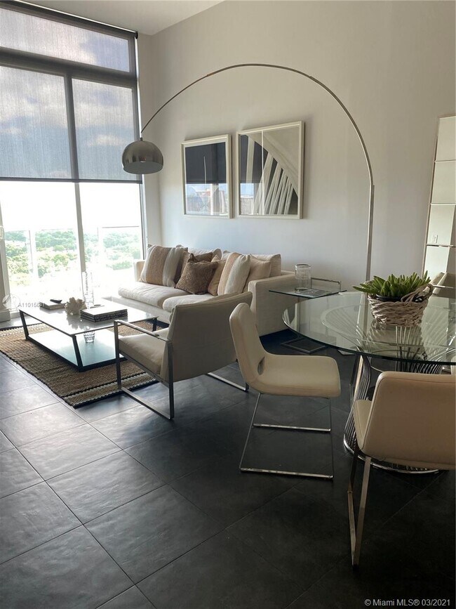 Foto del edificio - 2525 SW 3rd Ave