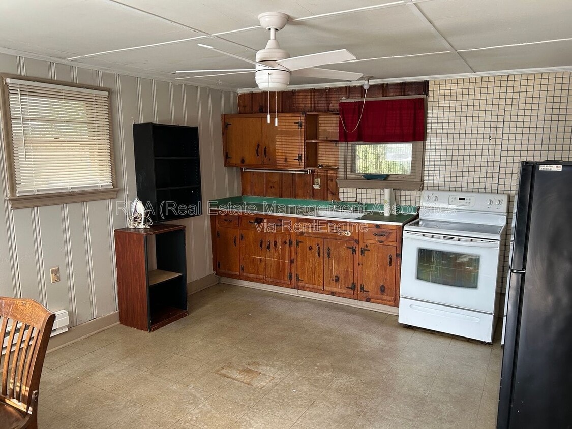 Building Photo - 125 E Chappell St