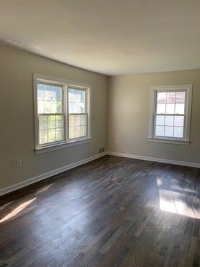 Building Photo - 4 bedroom 1 bath home located in South Boston