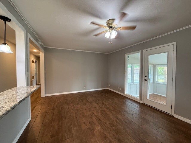 Building Photo - 1311 Royal Dr