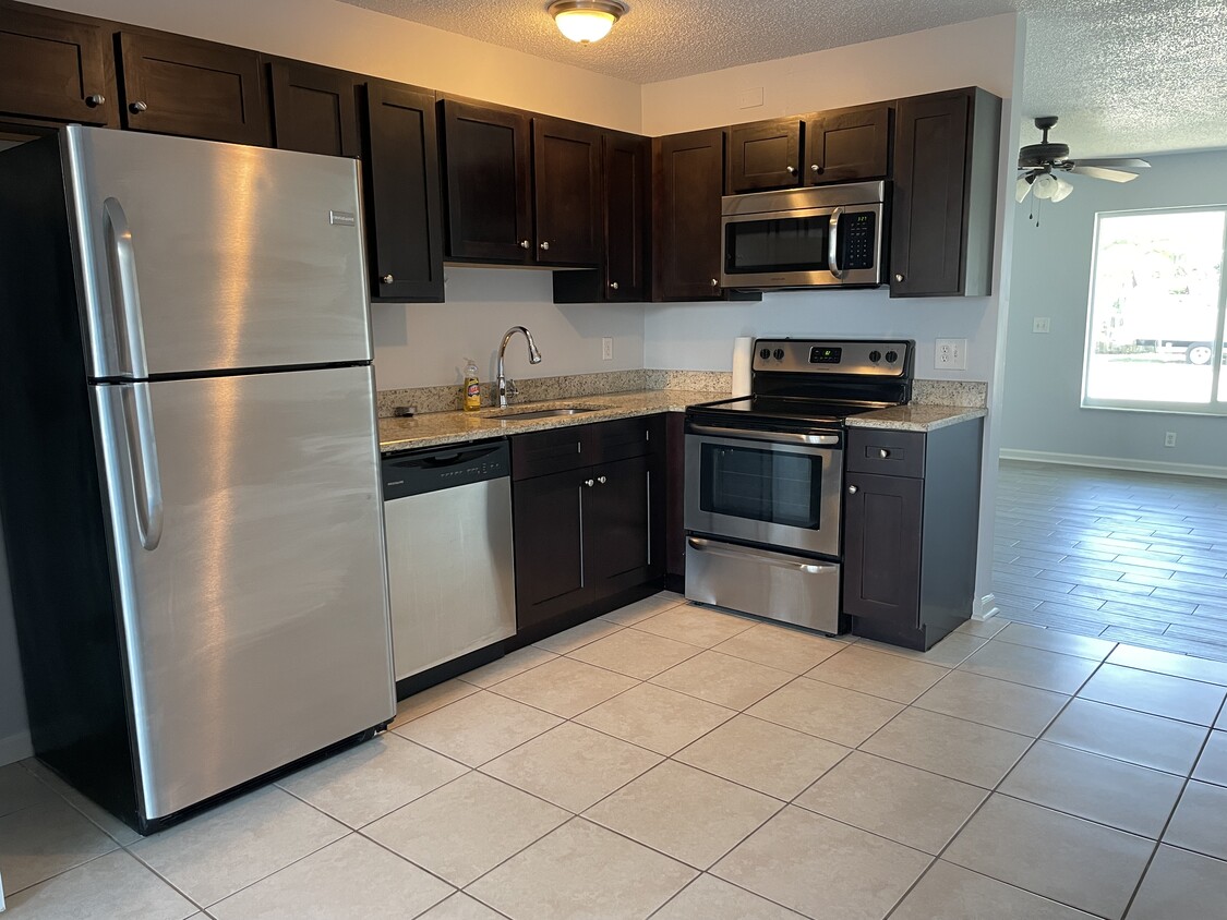 Granite counter tops with deep, under-mount sink and stainless steel appliances - 7669 SE James St