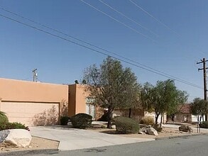 Building Photo - 12832 Miracle Hill Rd