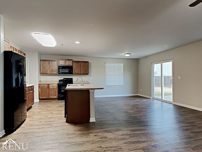 Building Photo - 330 Reed Way