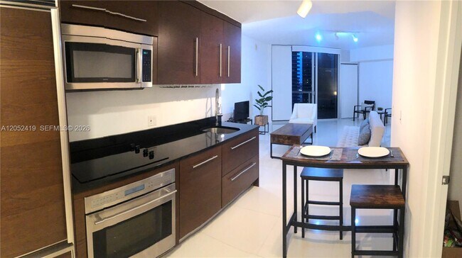 Foto del edificio - 475 Brickell Ave