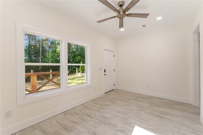 Building Photo - 111-113 Shannandoah Dr