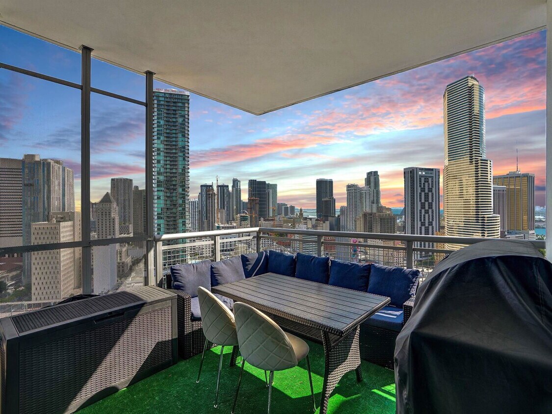 Foto principal - 350 S Miami Ave