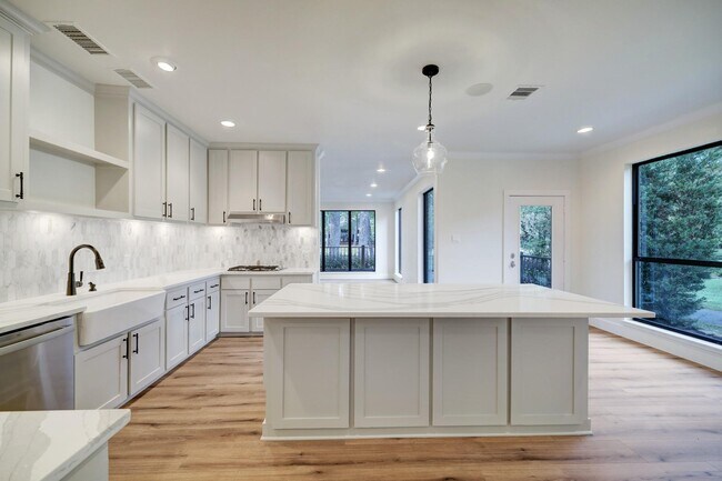 Foto del edificio - 1807 Woods Estates Dr