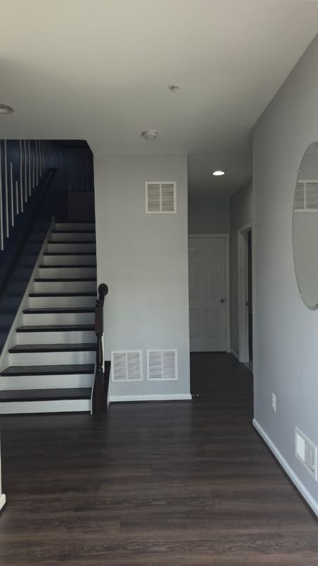 Building Photo - 211 Spring Bank Ave