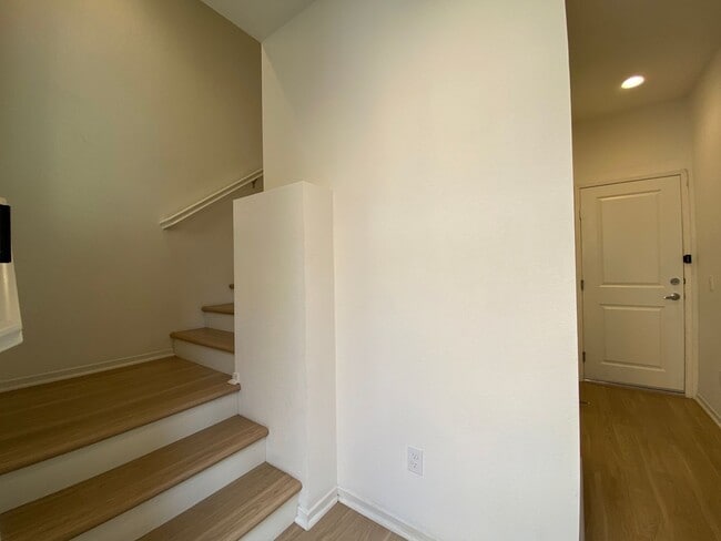 Building Photo - 3 bed, 3.5bath wihtin The Pacific Ridge Community in Oceanside