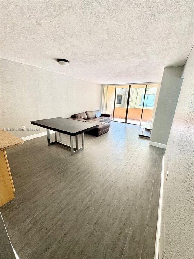 Foto del edificio - 10400 SW 108th Ave
