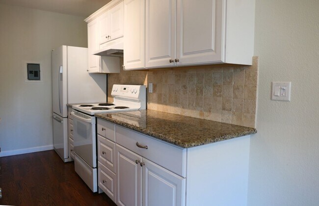 Building Photo - 2 bed/1 bath condo. 1 carport parking + ad...