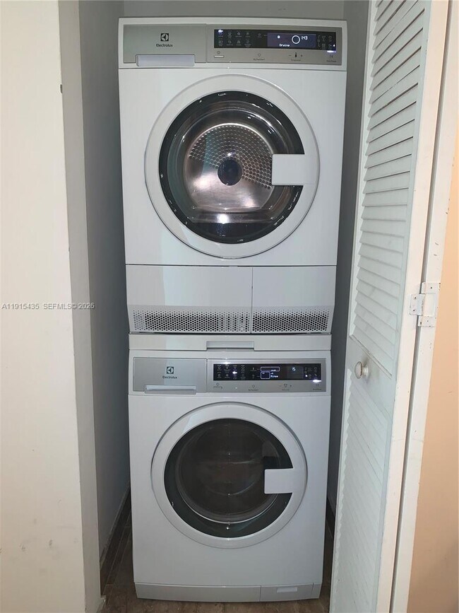 Foto del edificio - 300 S Biscayne Blvd