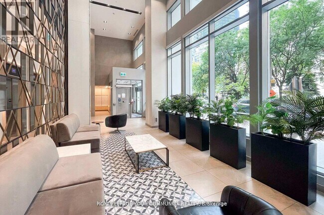 Building Photo - 77 Mutual St