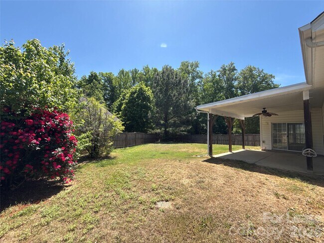 Foto del edificio - 2140 Pineapple Ct