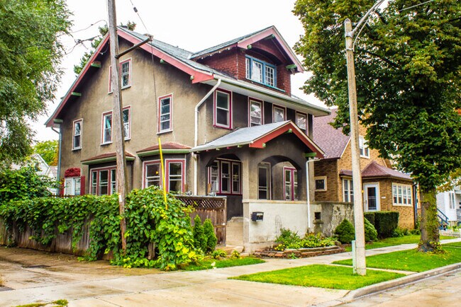 Building Photo - 2421 N Weil St