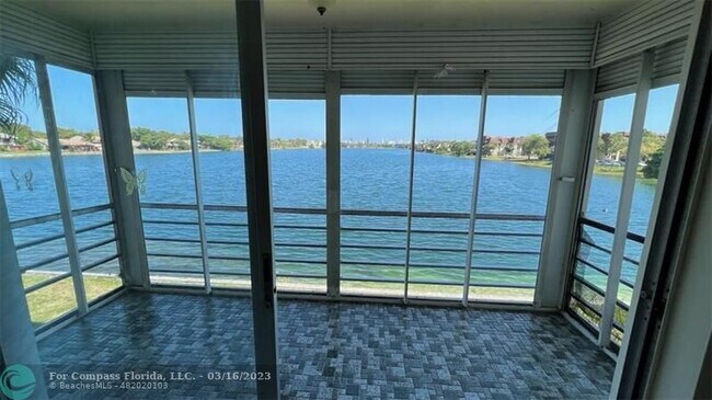 Foto del edificio - 447 NE 195th St