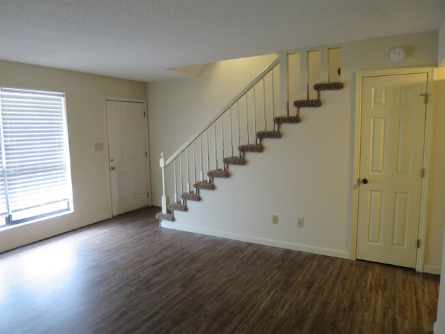 Building Photo - 9023 Countryside Ln