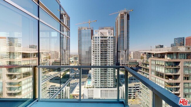 Foto del edificio - 1155 S Grand Ave