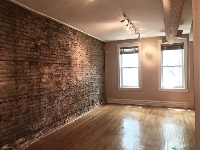 Foto del edificio - 2040 W McLean Ave