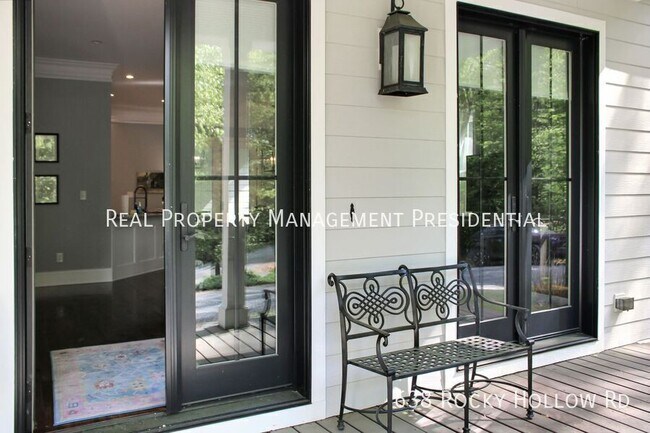 Foto del edificio - 638 Rocky Hollow Rd